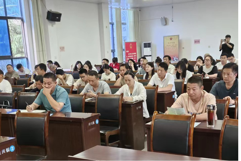 ����ũҵ��˾��չȫԱӪ���˶�