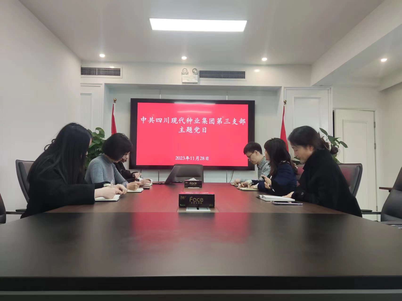 SGʤ��(�й���½)�ٷ���վ������֧����֯��չ���⵳���˶�.jpg